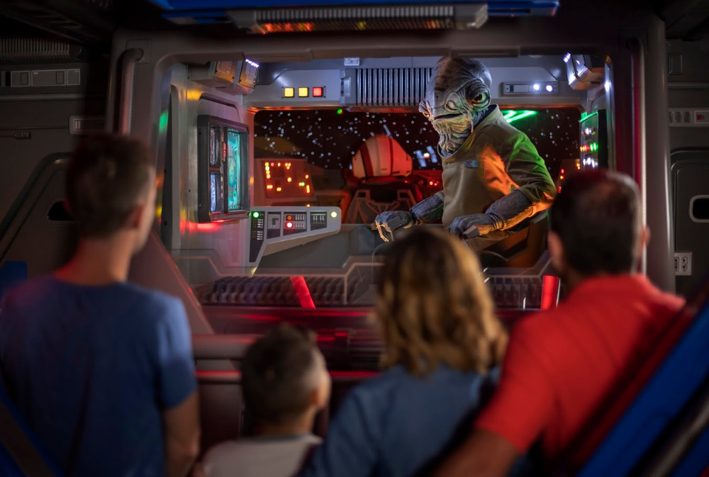 Lieutenant Berk en la nueva atracción de Star Wars en Disneylandia