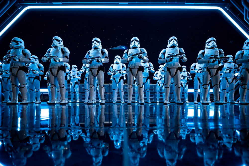 Grupo de stormtroopers en Disneylandia