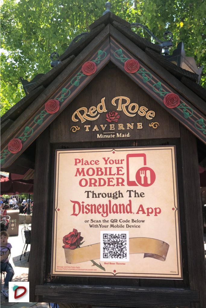 Poster sobre ordenar comida a través del app en el teléfono en Red Rose Taverne